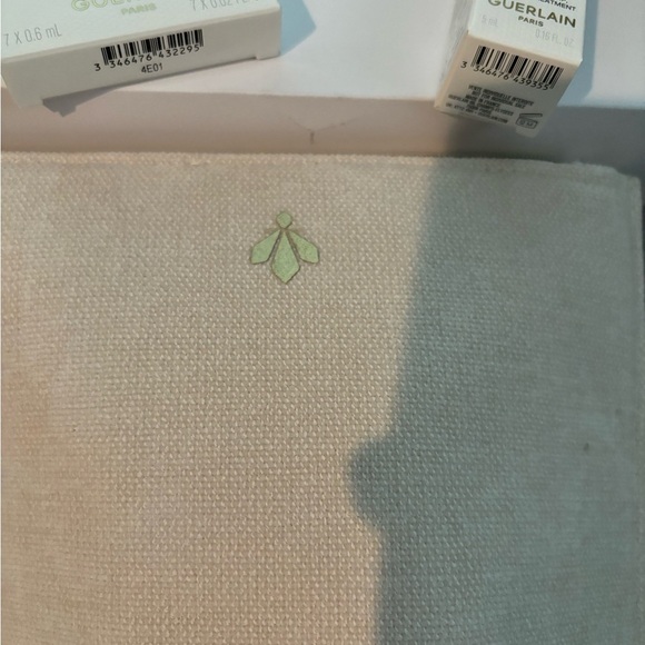 Guerlain Abeille Royale Skincare Set - Picture 2 of 10